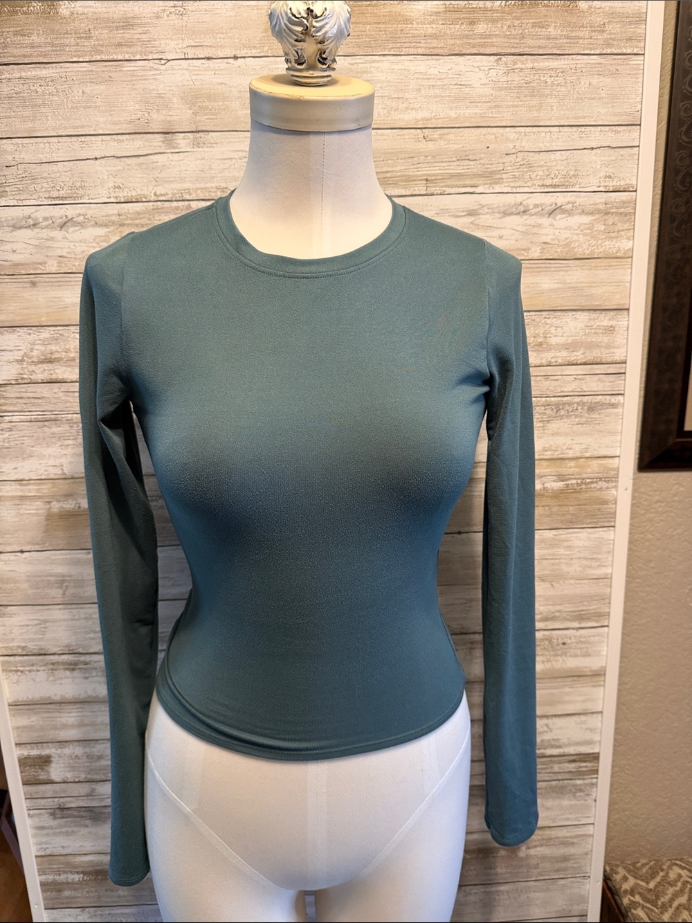 Hollister Women's Long-Sleeve Crewneck Top in green blue size XS